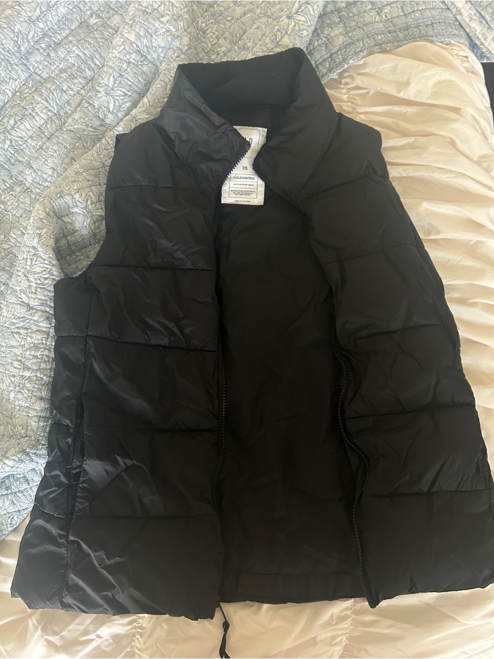 GAP black puffer vest